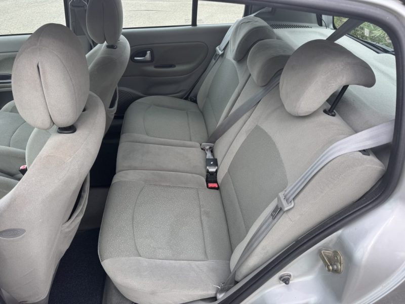 RENAULT  CLIO  1.4 AUTHENTIQUE CONFORT 2005