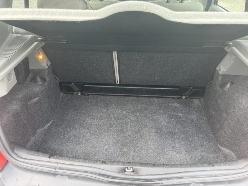 RENAULT  CLIO  1.4 AUTHENTIQUE CONFORT 2005