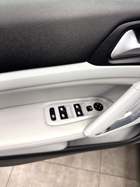 PEUGEOT 308 II 1.2 ESSENCE 130CH S&S ALLURE 2015