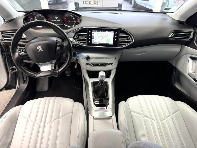 PEUGEOT 308 II 1.2 ESSENCE 130CH S&S ALLURE 2015