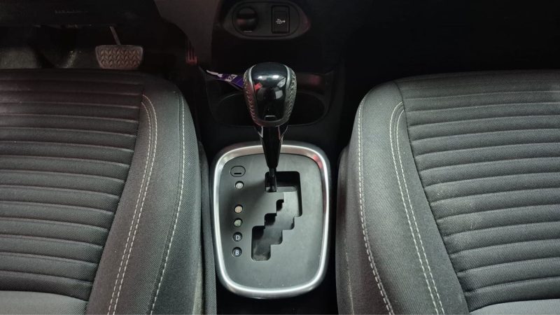 TOYOTA YARIS HYBRIDE 100cv FRANCE BUSINESS/1 ERE MAIN