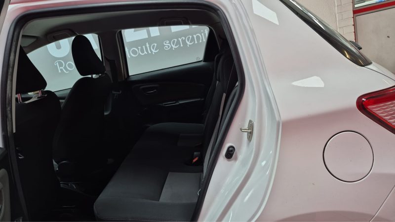 TOYOTA YARIS HYBRIDE 100cv FRANCE BUSINESS/1 ERE MAIN