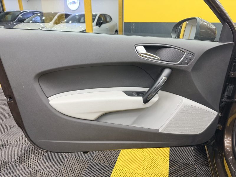 AUDI A1 SB 1.4 TFSI 122 ATTRACTION S TRONIC 2010