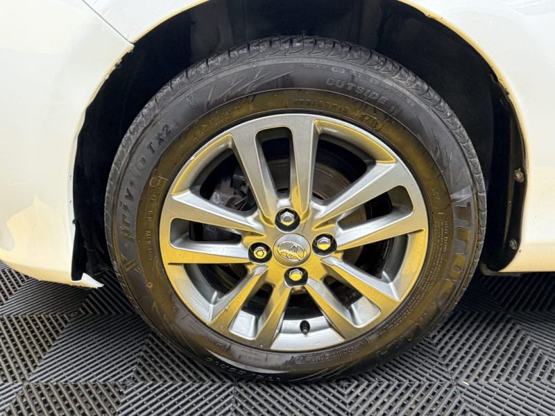 TOYOTA YARIS 100 VVT-I DYNAMIC 5P 2014