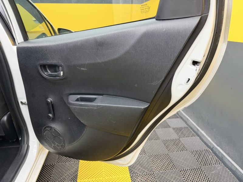 TOYOTA YARIS 100 VVT-I DYNAMIC 5P 2014