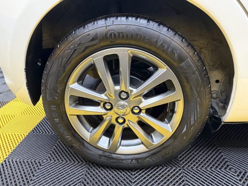 TOYOTA YARIS 100 VVT-I DYNAMIC 5P 2014