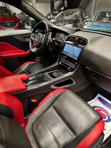 MAGNIFIQUE JAGUAR F-PACE S V6 3.0 SUPERCHARGED AWD 380 CH (FULL SUIVI JAGUAR, TOIT OUVRANT, CARPLAY)