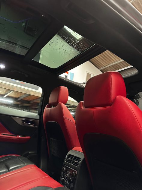 MAGNIFIQUE JAGUAR F-PACE S V6 3.0 SUPERCHARGED AWD 380 CH (FULL SUIVI JAGUAR, TOIT OUVRANT, CARPLAY)