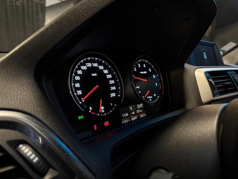 BMW SERIE 1 118I URBANCHIC 136 Cv / ENTRETIEN COMPLET + AIDE AU PARKING /