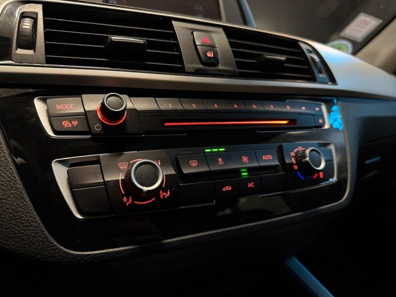 BMW SERIE 1 118I URBANCHIC 136 Cv / ENTRETIEN COMPLET + AIDE AU PARKING /