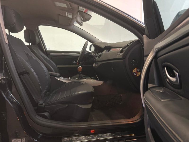 RENAULT LAGUNA 2.0 DCI 130 BLACK EDITION 