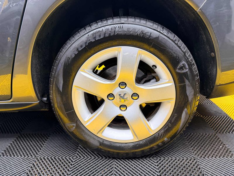 PEUGEOT 3008 1.6 HDI 112  PREMIUM PACK BOITE AUTOMATIQUE