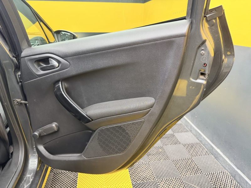 PEUGEOT 208 1.2 VTI 82CH STYLE 5P