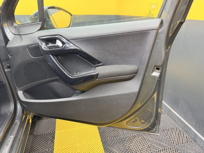 PEUGEOT 208 1.2 VTI 82CH STYLE 5P