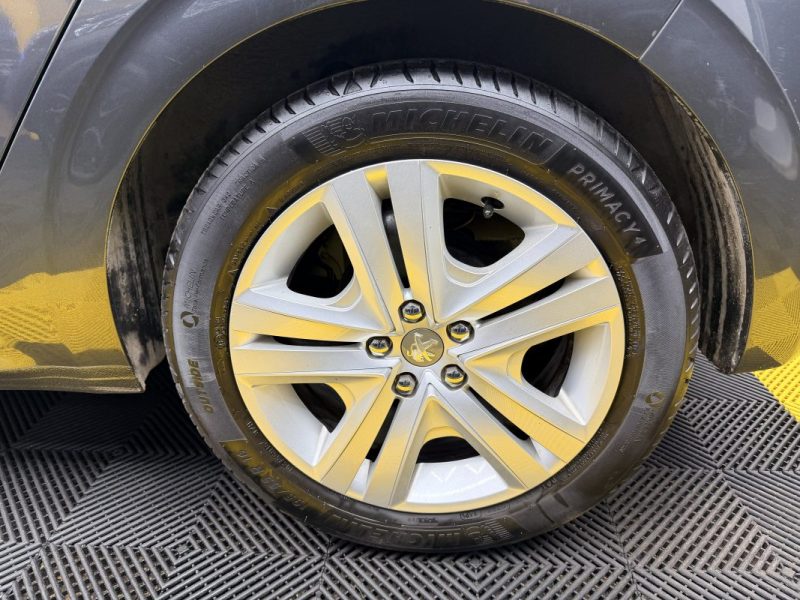 PEUGEOT 208 1.2 VTI 82CH STYLE 5P