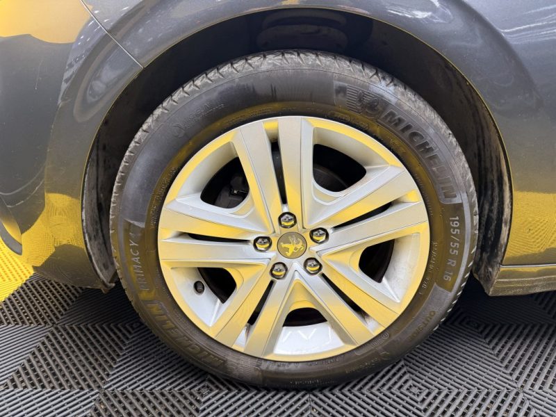 PEUGEOT 208 1.2 VTI 82CH STYLE 5P