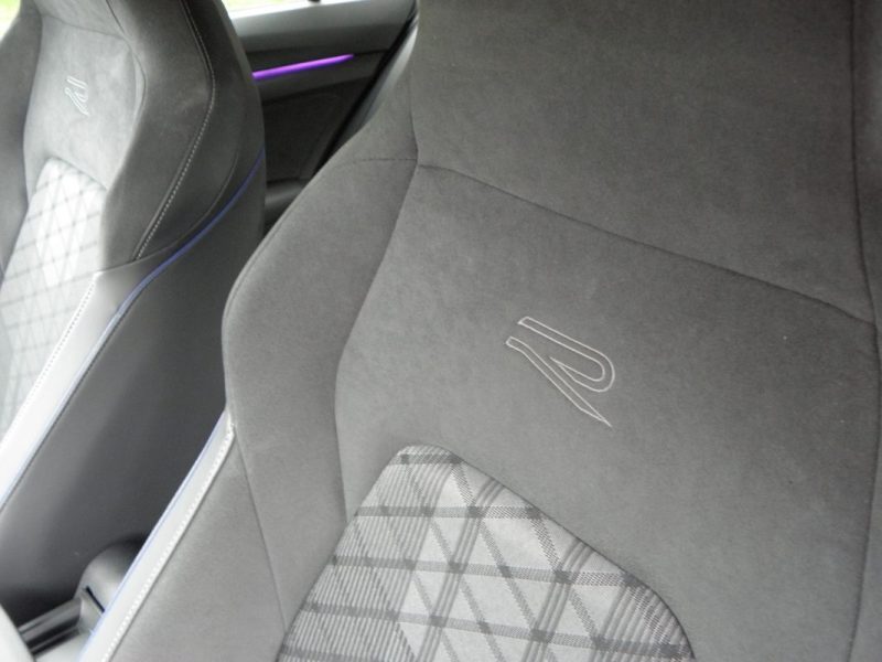 VOLKSWAGEN GOLF 8 1.5 E-TSI 150 RLINE  DSG 2024