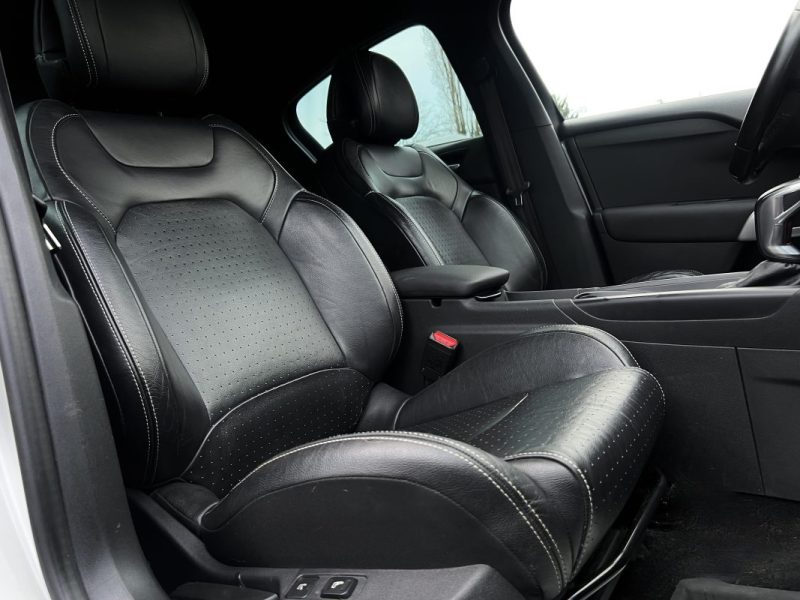 DS DS 4 SPORT CHIC 1.6 THP 165 Cv BOITE AUTOMATIQUE CUIR APPLE & ANDROID GPS FEUX LEDS KEYLESS
