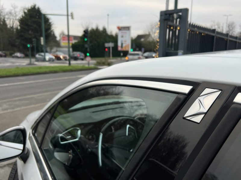 DS DS 4 SPORT CHIC 1.6 THP 165 Cv BOITE AUTOMATIQUE CUIR APPLE & ANDROID GPS FEUX LEDS KEYLESS