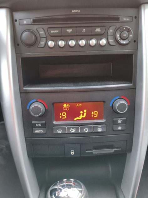 PEUGEOT 207 1.4 HDi 70 PREMIUM – SANS FAP – CLIM AUTO- REGULATEUR DE VITESSE – GARANTIE 12 MOIS