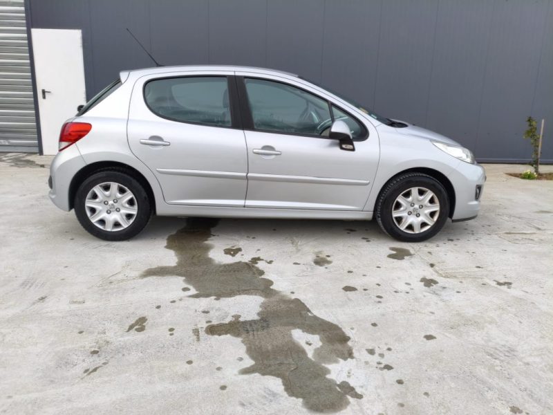 PEUGEOT 207 1.4 HDi 70 PREMIUM – SANS FAP – CLIM AUTO- REGULATEUR DE VITESSE – GARANTIE 12 MOIS