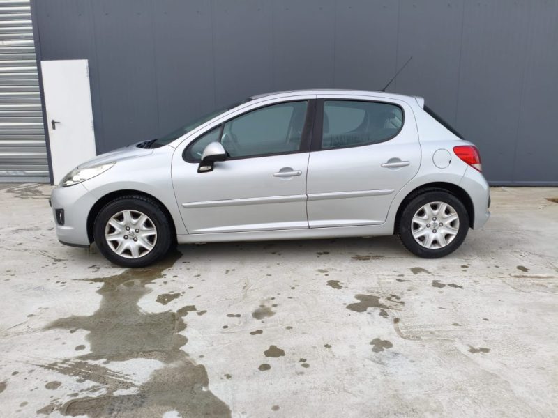 PEUGEOT 207 1.4 HDi 70 PREMIUM – SANS FAP – CLIM AUTO- REGULATEUR DE VITESSE – GARANTIE 12 MOIS
