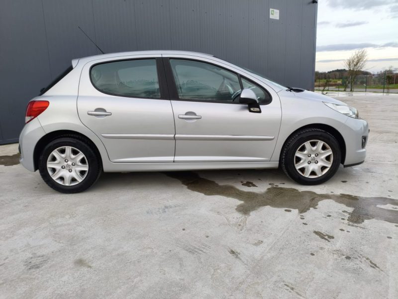 PEUGEOT 207 1.4 HDi 70 PREMIUM – SANS FAP – CLIM AUTO- REGULATEUR DE VITESSE – GARANTIE 12 MOIS