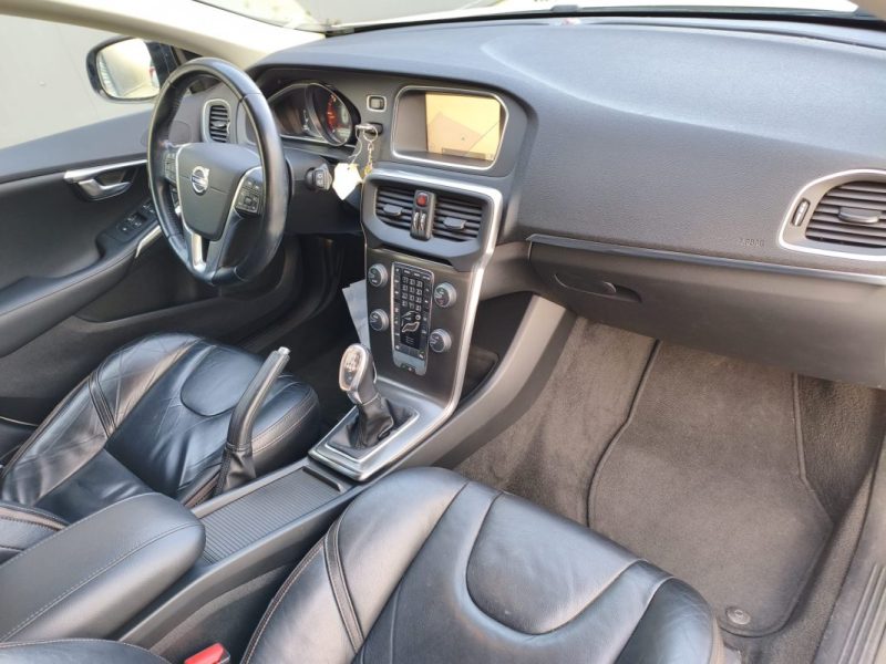 VOLVO V40 CROSS V40 CROSS COUNTRY D3 150CH SUMMUN EDITION 2013