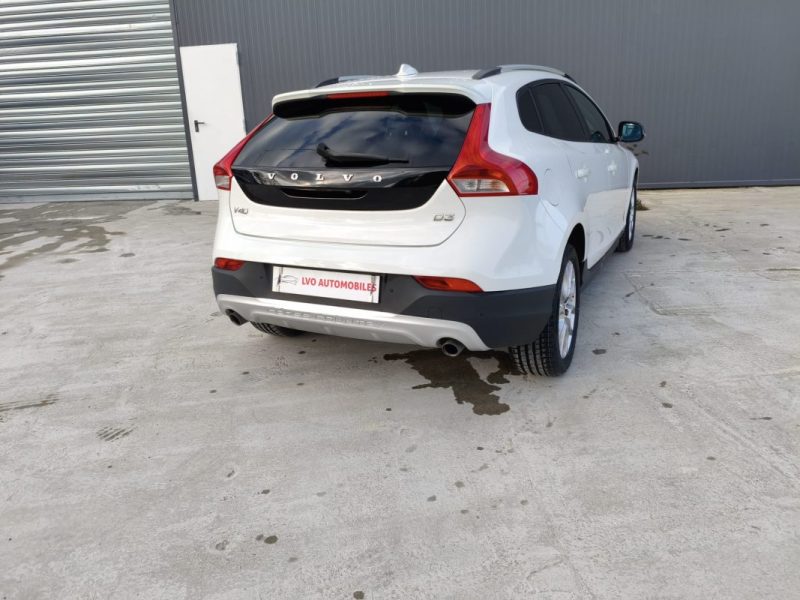 VOLVO V40 CROSS V40 CROSS COUNTRY D3 150CH SUMMUN EDITION 2013
