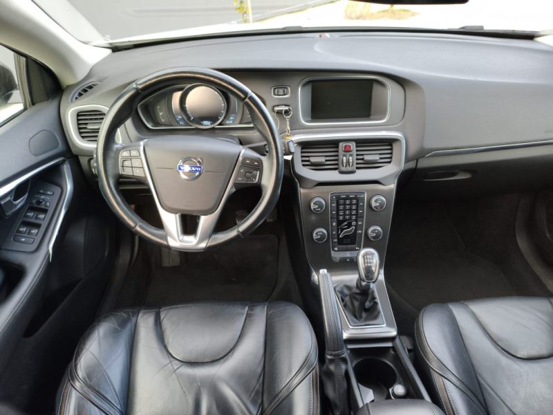 VOLVO V40 CROSS V40 CROSS COUNTRY D3 150CH SUMMUN EDITION 2013