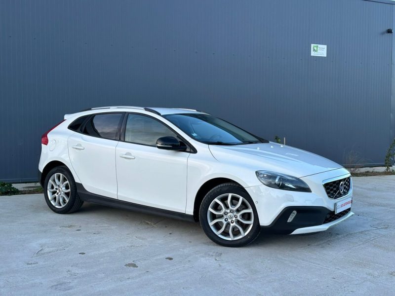 VOLVO V40 CROSS V40 CROSS COUNTRY D3 150CH SUMMUN EDITION 2013