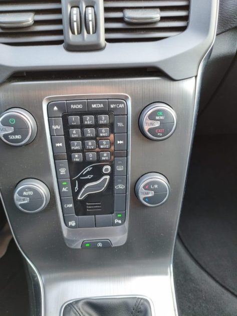 VOLVO V40 CROSS V40 CROSS COUNTRY D3 150CH SUMMUN EDITION 2013