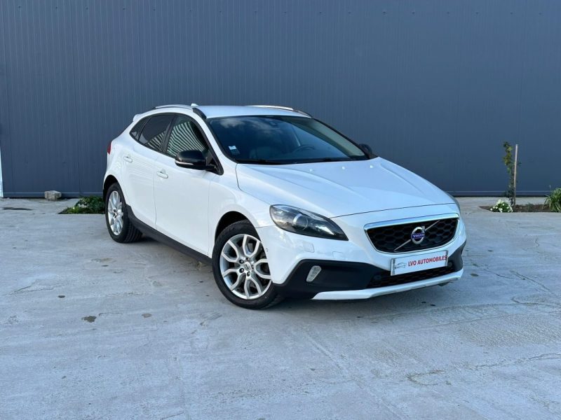 VOLVO V40 CROSS V40 CROSS COUNTRY D3 150CH SUMMUN EDITION 2013