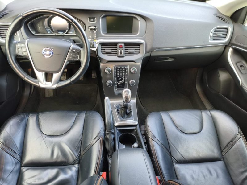 VOLVO V40 CROSS V40 CROSS COUNTRY D3 150CH SUMMUN EDITION 2013