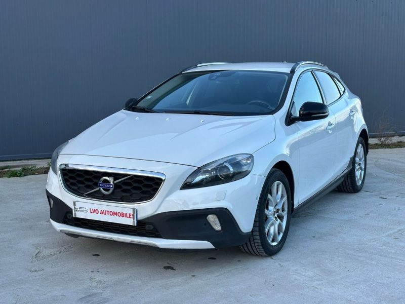 VOLVO V40 CROSS V40 CROSS COUNTRY D3 150CH SUMMUN EDITION 2013