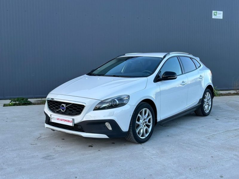 VOLVO V40 CROSS V40 CROSS COUNTRY D3 150CH SUMMUN EDITION 2013