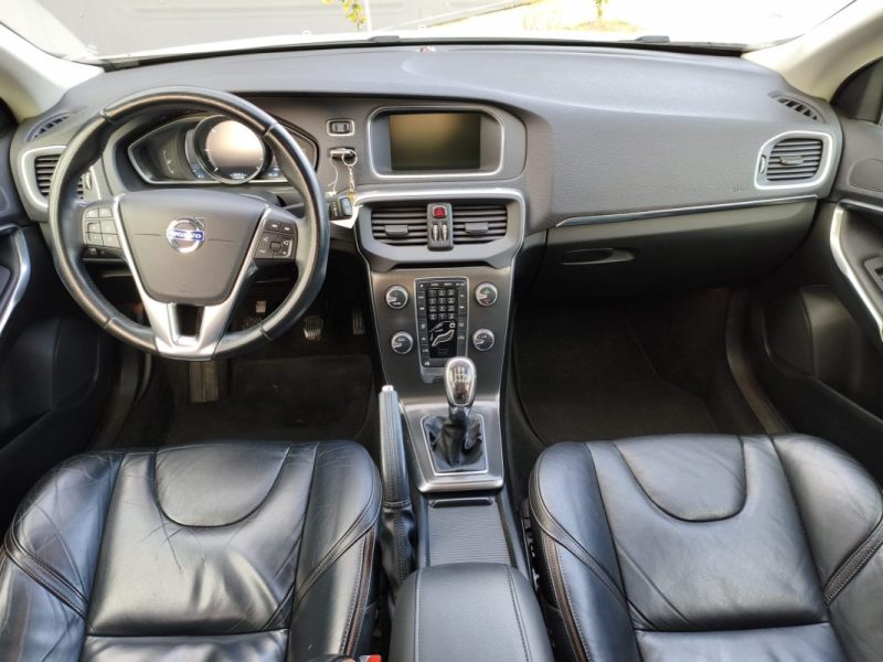 VOLVO V40 CROSS V40 CROSS COUNTRY D3 150CH SUMMUN EDITION 2013