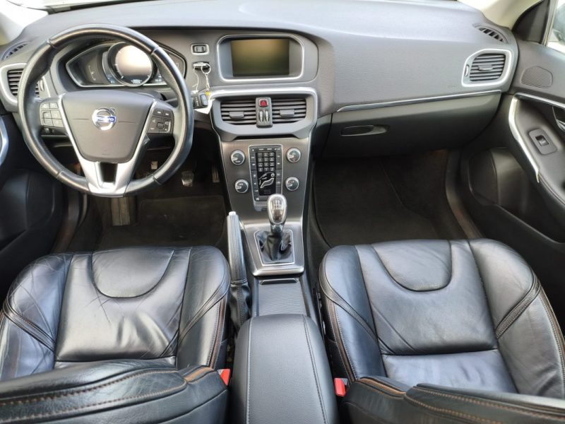 VOLVO V40 CROSS V40 CROSS COUNTRY D3 150CH SUMMUN EDITION 2013