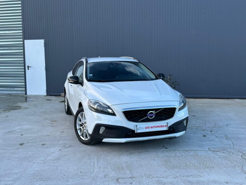 VOLVO V40 CROSS V40 CROSS COUNTRY D3 150CH SUMMUN EDITION 2013