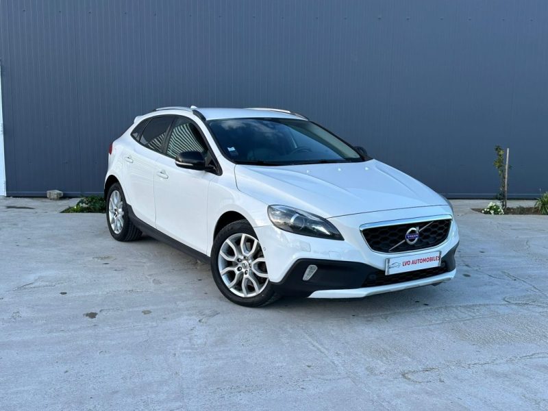 VOLVO V40 CROSS V40 CROSS COUNTRY D3 150CH SUMMUN EDITION 2013
