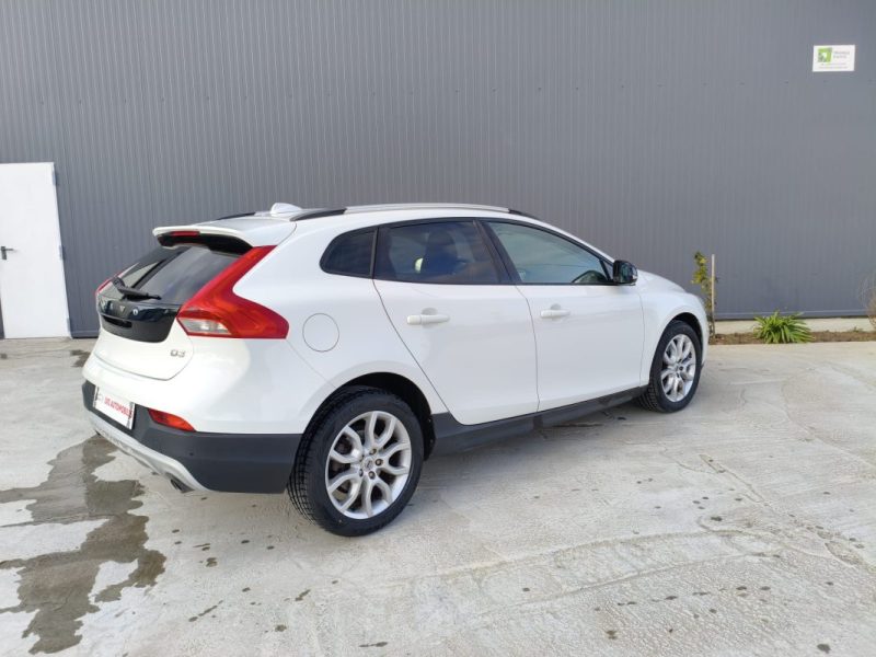 VOLVO V40 CROSS V40 CROSS COUNTRY D3 150CH SUMMUN EDITION 2013