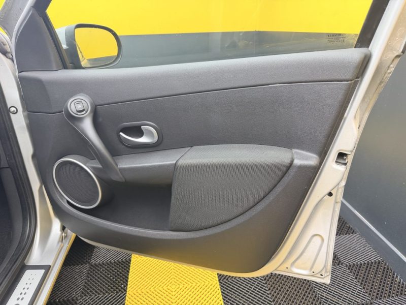 RENAULT CLIO III 1.6 16V 110CH EXCEPTION 2 BOITE AUTOMATIQUE 2009