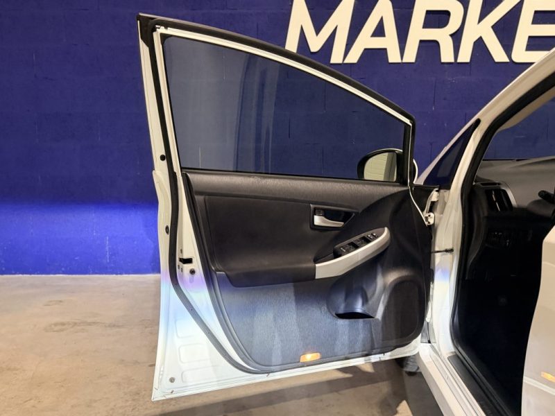TOYOTA PRIUS - 1.8 L - HYBRIDE RECHARGEABLE - DYNAMIC - ENTRETIEN SUIVI TOYOTA 