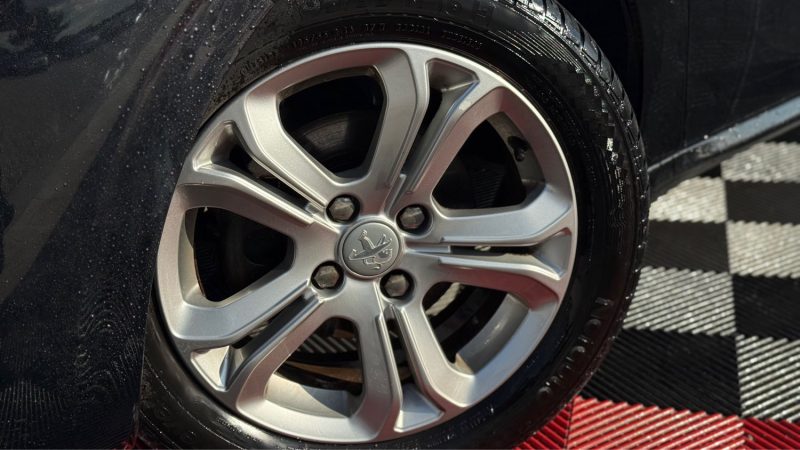 PEUGEOT 208 1.2 82 CV E THP  ALLURE  5P 2014