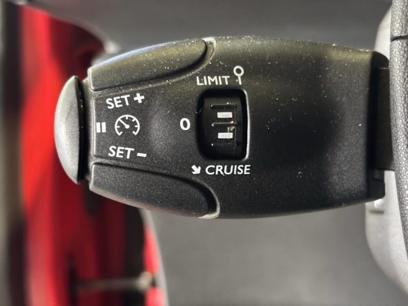 DS DS 3 1.6 THP 208 1598CM3 208CV PACK CARBONE / ENTRETIEN COMPLET DS / CAMÉRA DE RECUL 