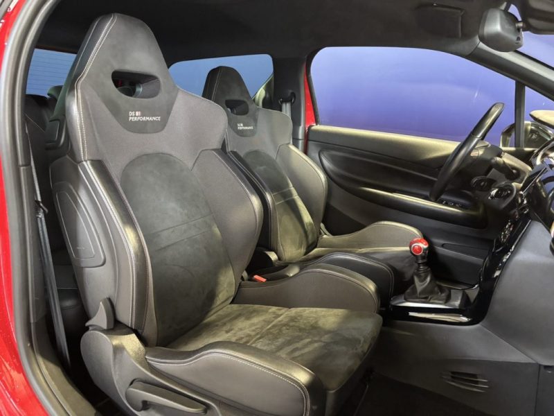 DS DS 3 1.6 THP 208 1598CM3 208CV PACK CARBONE / ENTRETIEN COMPLET DS / CAMÉRA DE RECUL 