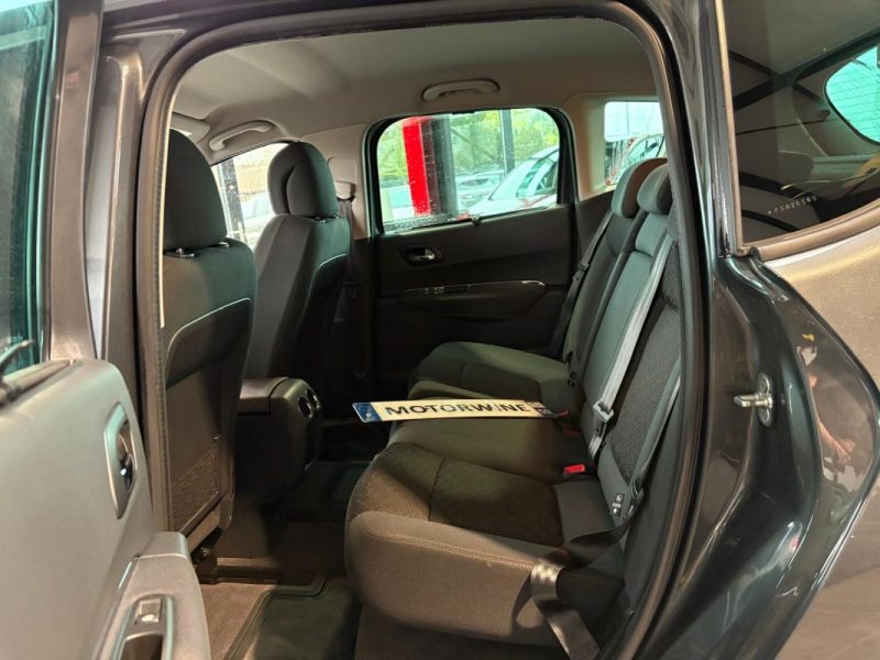 🔹 Peugeot 3008 1.6 HDI 114 Ch 4 Roues Motrices🗺️ Navigation🔊 Bluetooth❄️Climatisation automatique