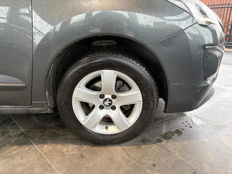 🔹 Peugeot 3008 1.6 HDI 114 Ch 4 Roues Motrices🗺️ Navigation🔊 Bluetooth❄️Climatisation automatique
