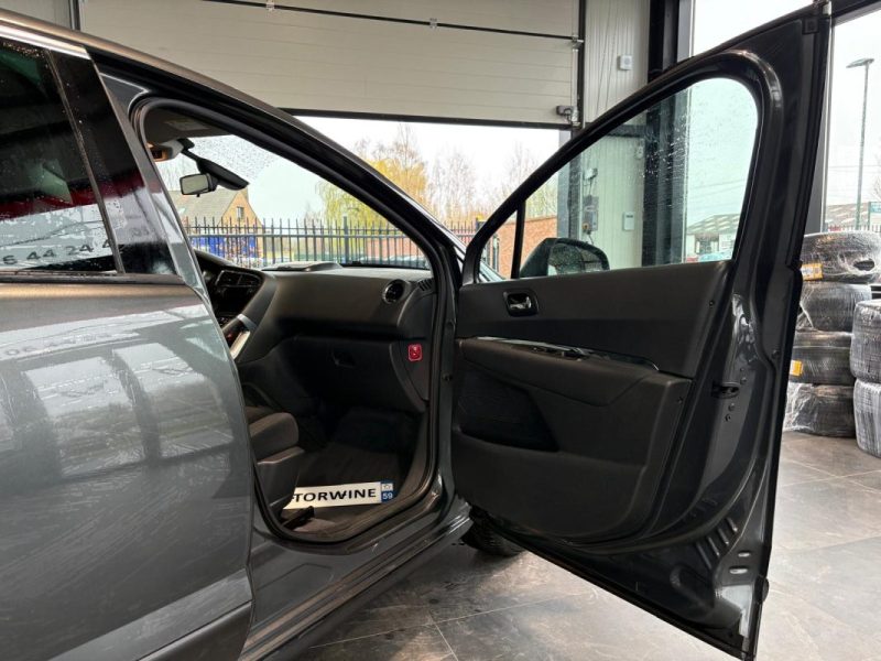 🔹 Peugeot 3008 1.6 HDI 114 Ch 4 Roues Motrices🗺️ Navigation🔊 Bluetooth❄️Climatisation automatique