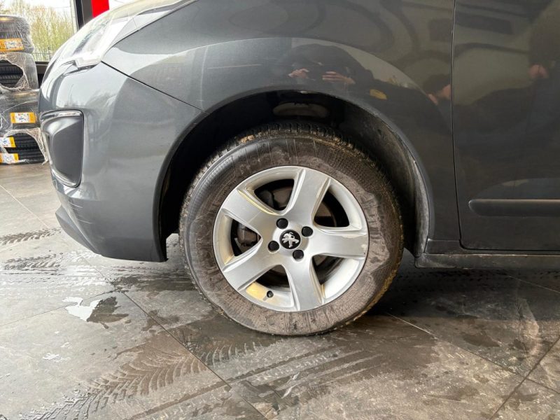 🔹 Peugeot 3008 1.6 HDI 114 Ch 4 Roues Motrices🗺️ Navigation🔊 Bluetooth❄️Climatisation automatique